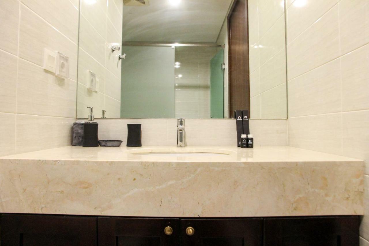 Elegant 1Br Kemang Village Apartment By Travelio Yakarta Exterior foto